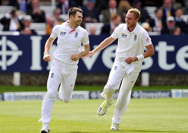 England's James Anderson (L)  and Stuart