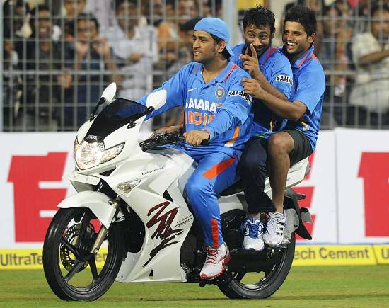 dhoni's bike 1